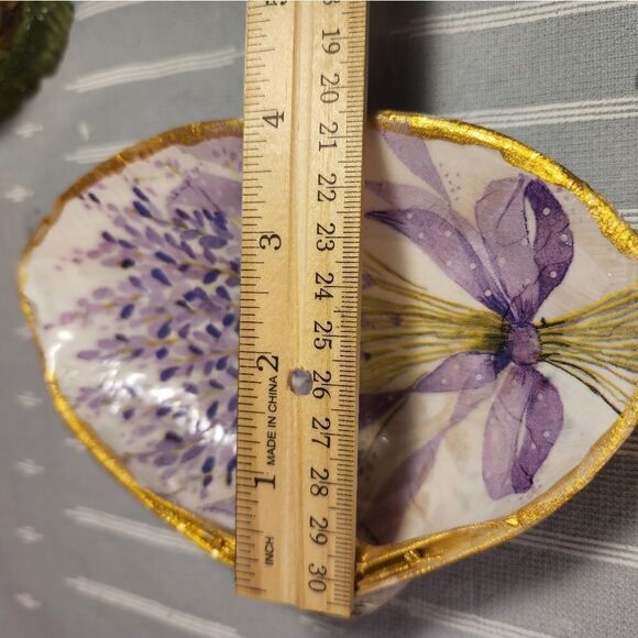 DECOUPAGE CLAM SHELL DECOUPAGE PURPLE FLOWERS WITH RIBBON TRINKET DISH - Picture 9 of 10